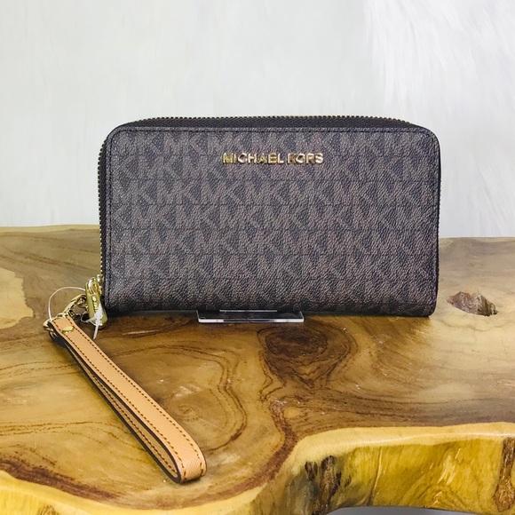 Michael Kors | Bags | Michael Kors Jet Set Travel Phone Case Wallet ...